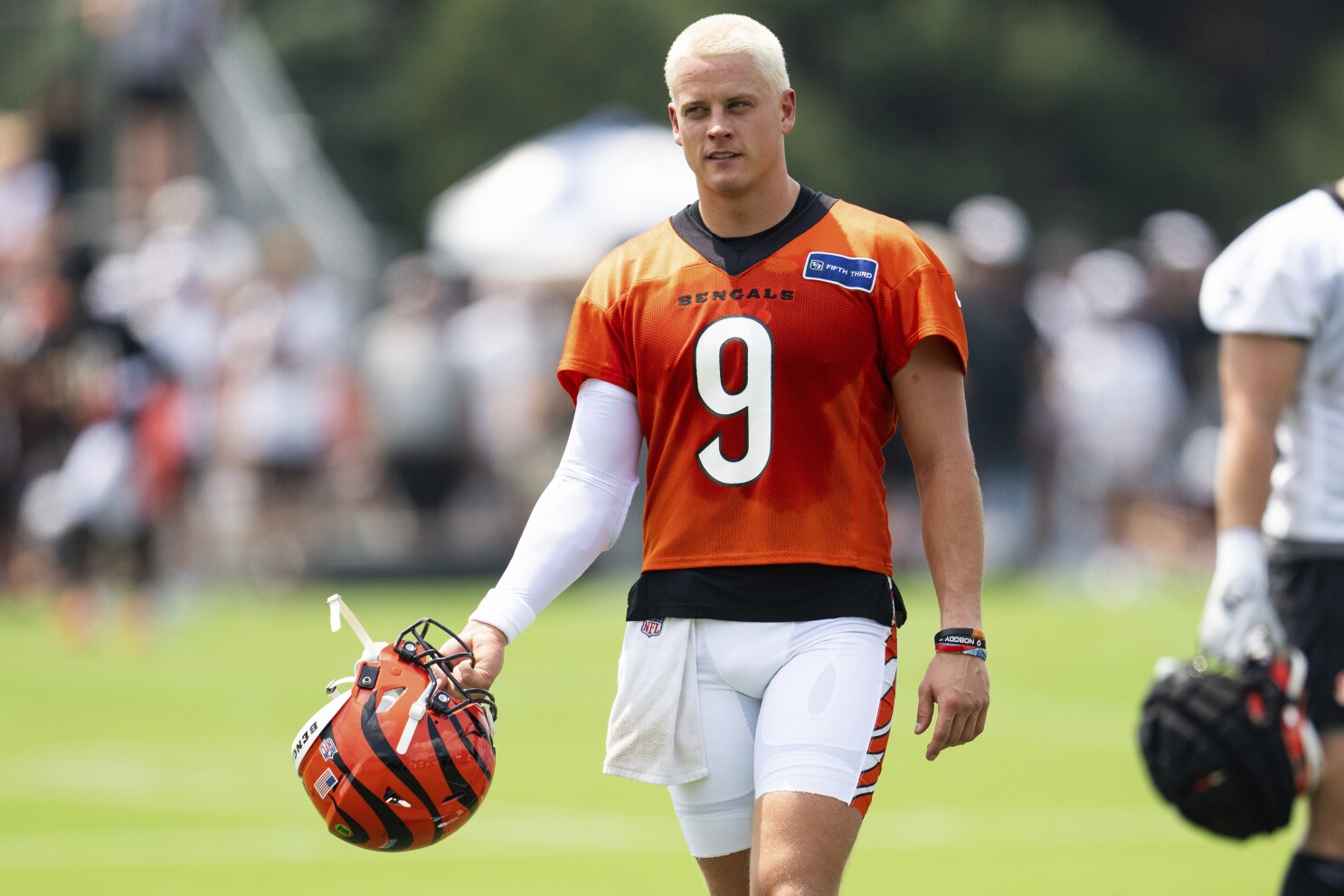 Joe Burrow Cincinnati Bengals: American Football Quarterback