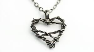 Edgy and Bold: The Rising Trend of the Barbed Wire Necklace